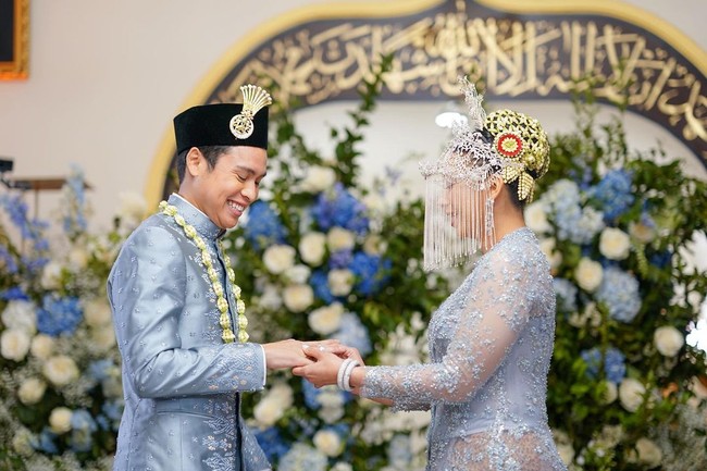 Atheera dinikahi Panji di masjid tertua di New York, Masjid Al-Hikmah, Minggu (24/9/2023). Pernikahan mereka digelar secara sederhana. Foto: Instagram @sandiuno