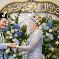 Atheera dinikahi Panji di masjid tertua di New York, Masjid Al-Hikmah, Minggu (24/9/2023). Pernikahan mereka digelar secara sederhana. Foto: Instagram @sandiuno