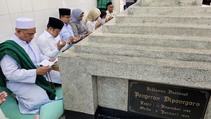 Anies-Cak Imin ziarah ke makam Pangeran Diponegoro di Makassar, Sulsel.