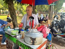 Bakso Sepeda Gandaria Pak Mbedud, Bakso Legendaris Sejak 1988