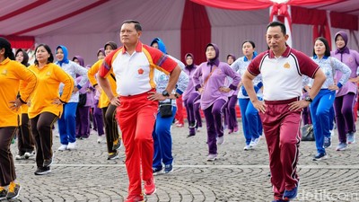 Momen Kapolri Olahraga Bareng Panglima di Rangkaian HUT ke-78 TNI