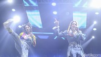 Aksi Maia Estianty dan Meichan yang tergabung dalam Duo Maia di panggung Boss Pestapora 2023. (Foto: Rifkianto Nugroho/detikcom) 