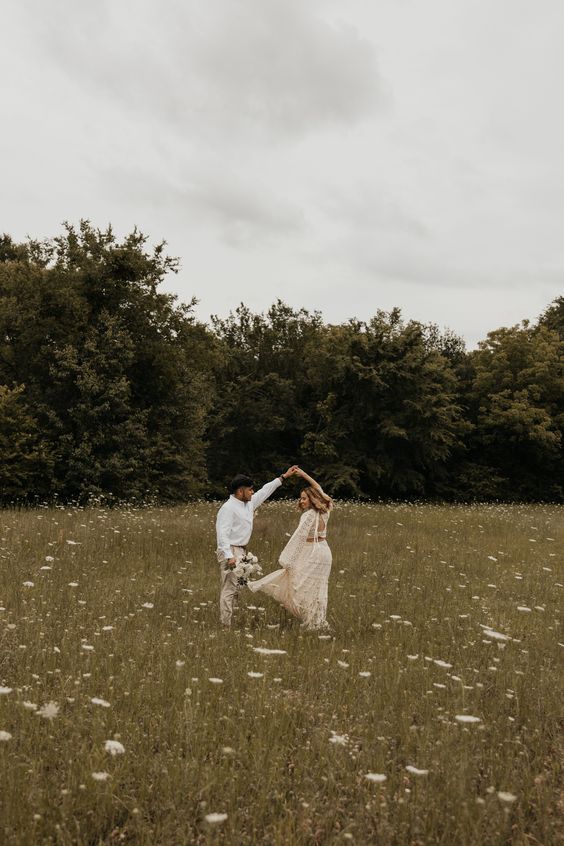 Foto Prewedding di Padang Rumput