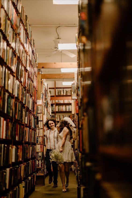 Foto Prewedding di Perpustakaan
