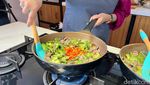 Seru! Kemeriahan Cooking Class Hidangan Khas Bangka Bersama Chef Eddrian Tjhia