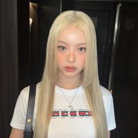Penampilan Hanni NewJeans dengan rambut pirang sontak menjadi sorotan. Paras cantiknya mengingatkan penggemar dengan aktris dan model Devon Aoki, yang populer membintangi film 2 Fast 2 Furious. Foto: Instagram
