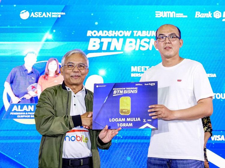 Kampanyekan Tabungan Bisnis Lewat Tournament Badminton