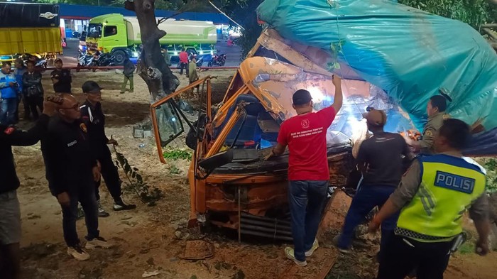 Ngeri Selain Di Bawen Kecelakaan Truk Diduga Rem Blong Terjadi Di Lampung 3125