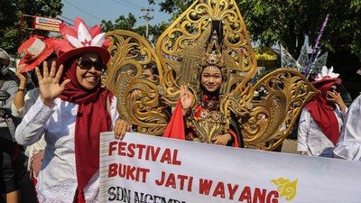 Kemeriahan Kirab Budaya Sedekah Bumi di Semarang