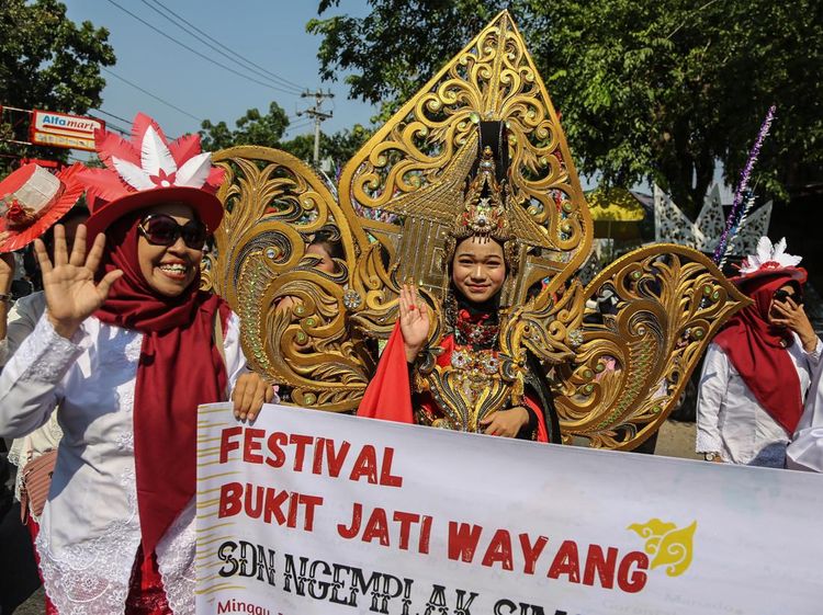 Kemeriahan Kirab Budaya Sedekah Bumi di Semarang