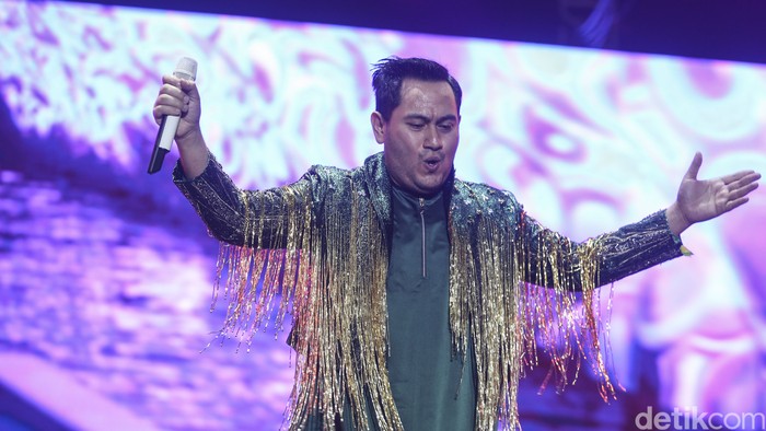 Pedangdut Nassar jadi salah satu yang ditunggu penampilannya di Pestapora. Dirinya tampil maksimal hingga panjat panggung.