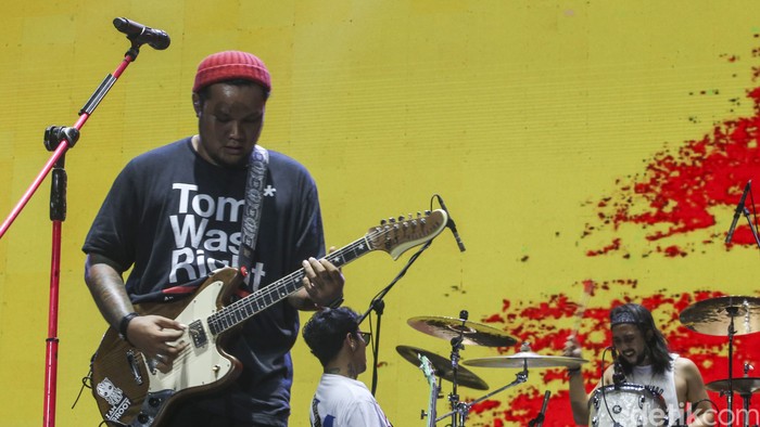 Band Last Child mengisi Panggung Pestapora di Jakarta, Sabtu (23/9/2023)