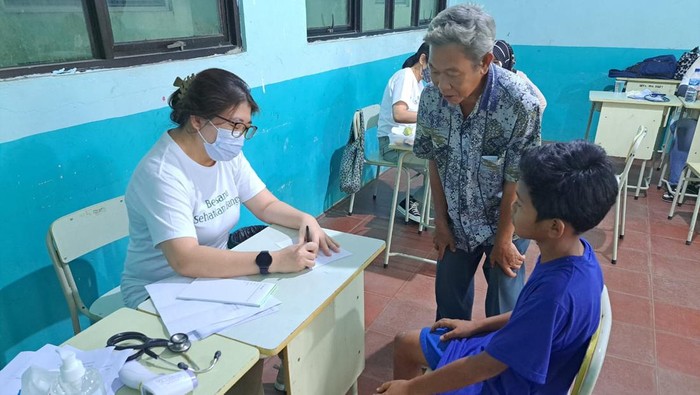 PT Kalbe Farma Tbk (Kalbe) bekerjasama dengan Ikatan Pekerja Sosial Masyarakat (IPSM) Nasional dan Pengurus Besar Mathlaul Anwar menggelar bakti sosial dan pengobatan gratis di Menes, Pandeglang, Banten.