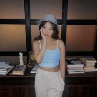 Livy Renata, seorang influencer dan gamer tengah menjadi sorotan publik setelah terlibat dalam kontroversi pembelian mobil mewah dengan meminta donasi ke netizen. Livy menggunakan uang sumbangan dari para netizen itu untuk membelikan mobil untuk ibunya. Foto: Instagram/livyrenata