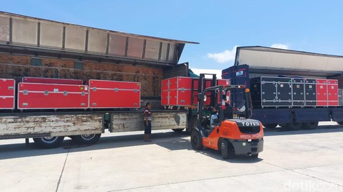 Logistik milik Dorna Sport tiba di Sirkuit Mandalika.