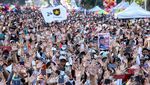 Momen Anies-Cak Imin Ikut Jalan Gembira Bareng Simpatisan di Makassar