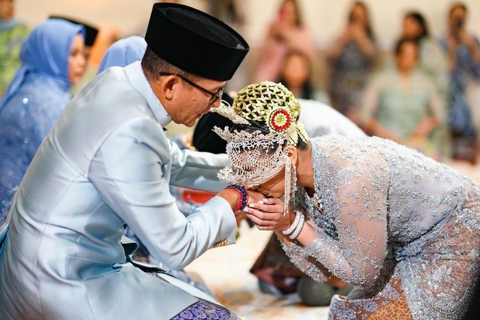Momen Sandiaga Nikahkan Putrinya di MasjidΒ NewΒ York Momen Sandiaga Nikahkan Putrinya di MasjidΒ NewΒ York