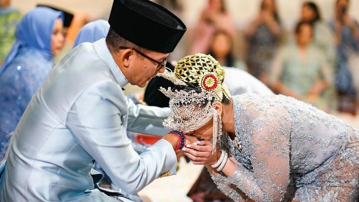 Momen Sandiaga Nikahkan Putrinya di Masjid New York
