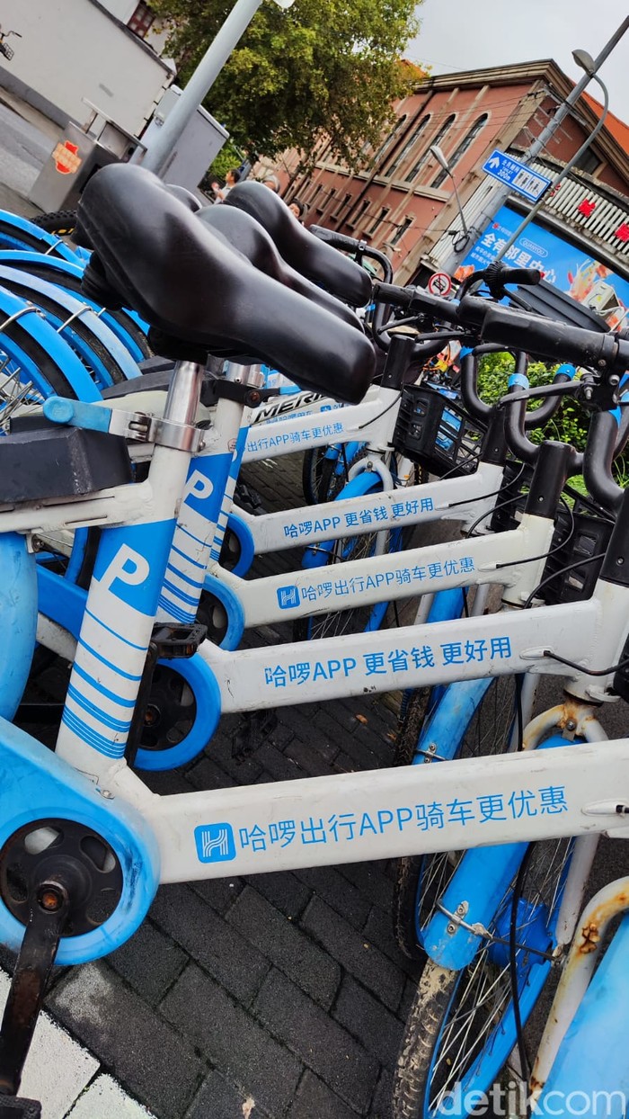 Motor dan sepeda listrik di Shnghai China.