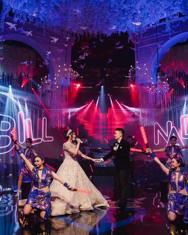 Wolipop mewawancarai Nadya Asrella, 2nd Runner Up Miss Indonesia dan Miss Jawa Tengah 2018, yang pernikahannya viral. Dia menyebutkan inspirasi pesta pernikahannya yang bak negeri dongeng karena dari kecil, dia suka mennonton Disney princess dan berpergian ke Disneyland. Jadi inspirasi untuk memiliki wedding royal fairytale wedding, ungkap Nadya. Foto: Instagram @nadyastrella