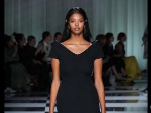 Putri Mendiang Kobe Bryant Debut di Runway, Jadi Model untuk Versace