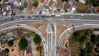 Foto udara memperlihatkan tempat kejadian perkara (TKP) kecelakaan maut yang melibatkan 16 kendaraan di pertigaan dekat exit tol Bawen. ANTARA FOTO/AJI STYAWAN