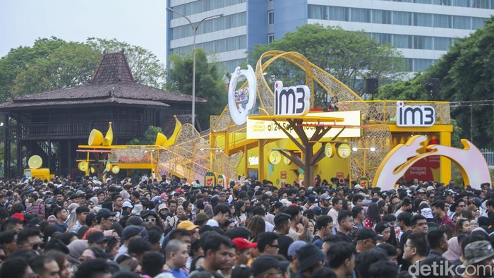 Penonton Pestapora 2023 hari ketiga semakin padat. Antusias penonton di hari minggu semakin terlihat.