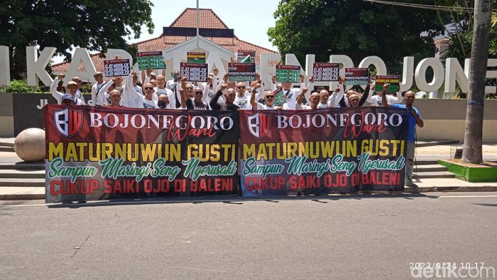 pedagang pasar tradisional Bojonegoro cukur gundul