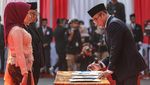 Momen Hasyim Asyari Melantik Anggota KPU
