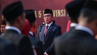 Hasyim Asyari menyampaikan arahan saat upacara pelantikan.