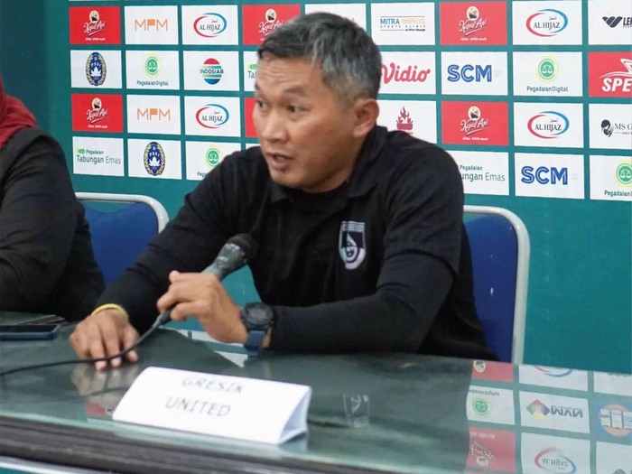 Pelatih Gresik United Rudy Eka