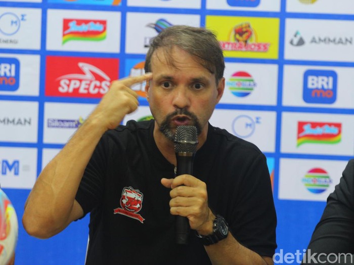 Pelatih Madura United, Mauricio Souza, di Kabupaten Sleman, DIY, Minggu (24/9/2023).