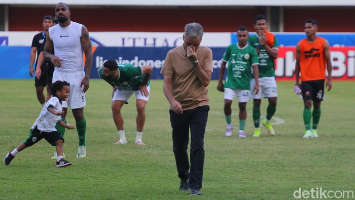 Pelatih PSS Sleman, Marian Mihail, di Stadion Maguwoharjo, Kabupaten Sleman, DIY, Minggu (24/9/2023).