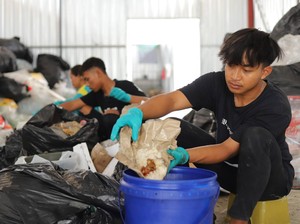 Cerita Pemuda Desa Bojonegoro Sukses Ubah Sampah Jadi Tepat Guna