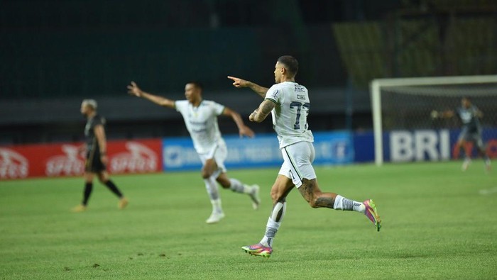 Penyerang saya Persib Bandung, Ciro Alves
