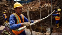 Kebocoran pipa PAM sempat membuat air mengalir ke permukiman sekitar. Pantauan hari ini, air yang bocor sudah surut.