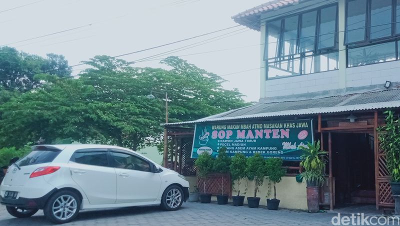 Sop manten Mbah Atmo di jalan Jogja-Solo, Delanggu, Klaten. Foto diunggah Minggu (24/9/2023).