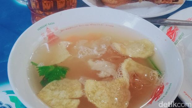 Sop manten Mbah Atmo di jalan Jogja-Solo, Delanggu, Klaten. Foto diunggah Minggu (24/9/2023).
