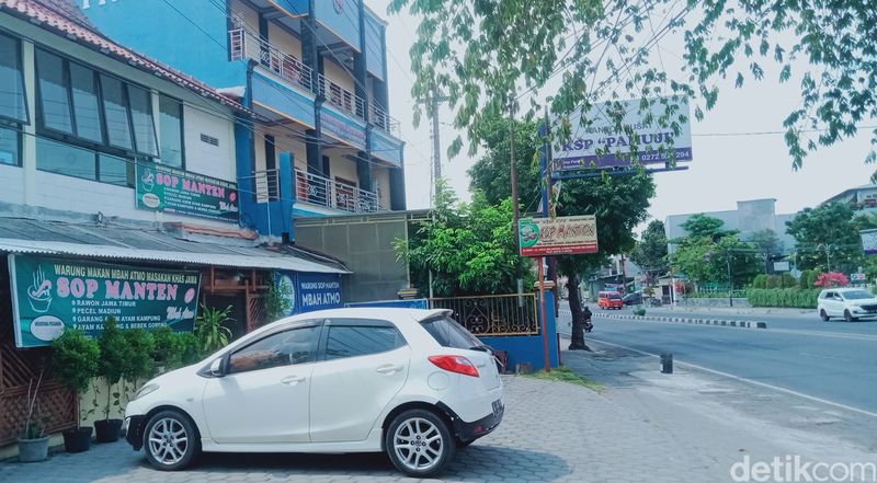 Sop manten Mbah Atmo di jalan Jogja-Solo, Delanggu, Klaten. Foto diunggah Minggu (24/9/2023).