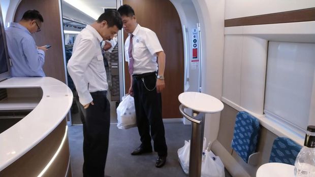 Suasana uji coba Kereta Cepat Jakarta-Bandung. (CNBC Indonesia/Suhendra)