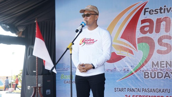 Zudan berterima kasih dan mengapresiasi kolaborasi antarsemua bupati. Melalui festival Sandeq, tergambar kekompakan antarpemerintah daerah.