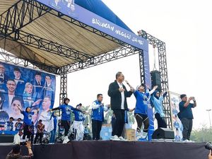 Zulhas Gelar Senam Sehat Birukan Langit Jambi, Bagikan Doorprize Motor