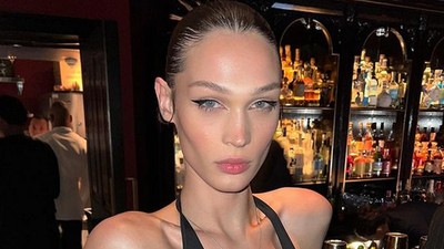 7 Foto Model yang Mirip Bella Hadid Tampil di Milan Fashion Week