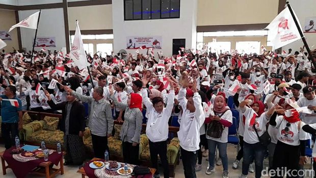 Demo nakes di Brebes tutup jalur pantura
