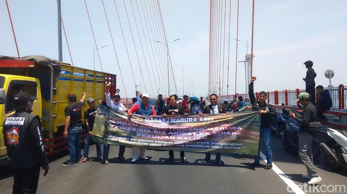 Demo Suramadu