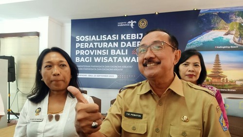 Deputi Bidang Pemasaran Pariwisata Kemenparekraf Ni Made Ayu Marthini dan Kadispar Bali Tjok Bagus Pemayun ketika ditemui di kantor Dispar Bali, Jalan Letjen S.Parman Renon, Denpasar, Bali, Senin (25/9/2023). (Ni Made Lastri Karsiani Putri-detikBali)