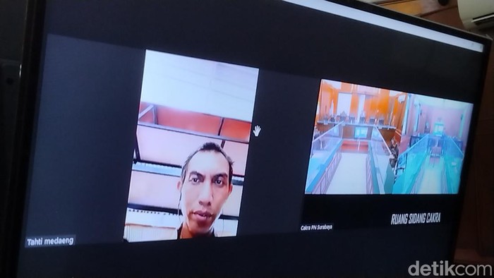Dokter Gadungan PHC Susanto saat menjalani sidang pembacaan pleidoi di PN Surabaya.