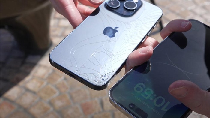 Drop test iPhone 15 Pro
