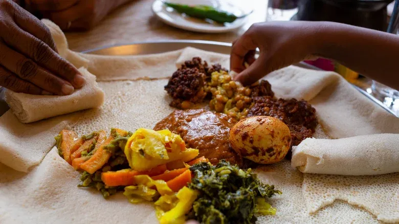 5 Fakta Makan Pakai Tangan yang Banyak Dilakukan Orang di Dunia