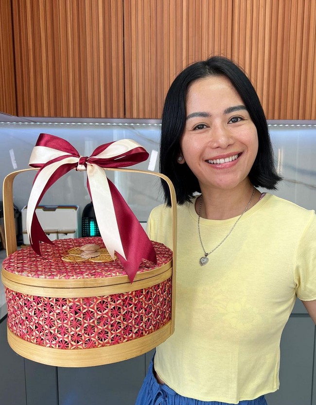 Food vlogger dan influencer Farida Nurhan blak-blakan soal prosedur rhinoplasty atau operasi hidung yang dijalaninya.  Foto: Instagram/@farida.nurhan